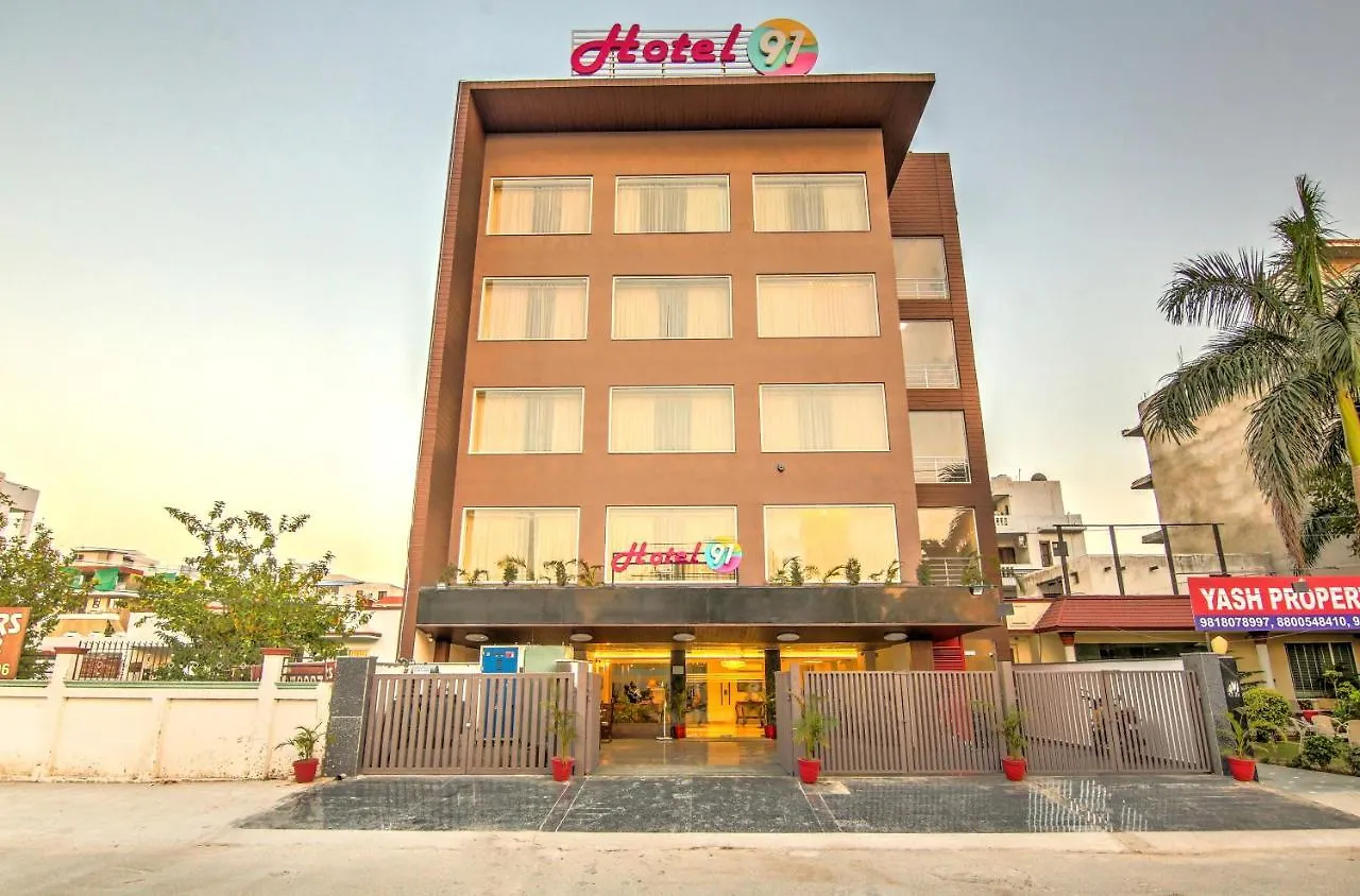 ***  Hotel 91 Huda City Centre Gurgaon India
