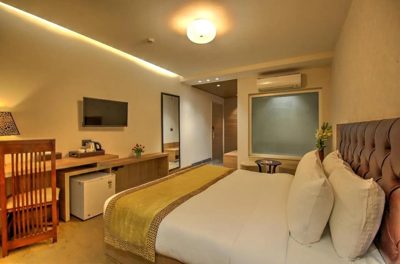 ***  Hotel 91 Huda City Centre Gurgaon India
